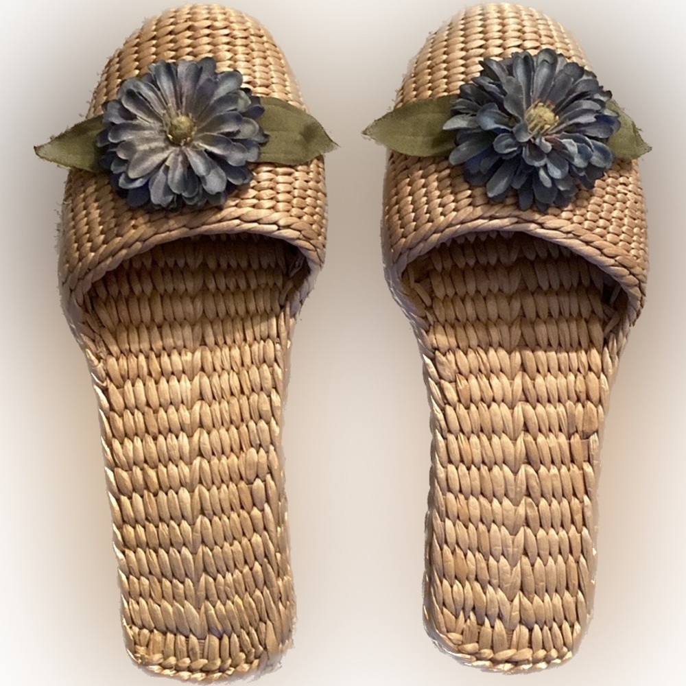 Womens straw woven slippers with blue floral toe embellishment